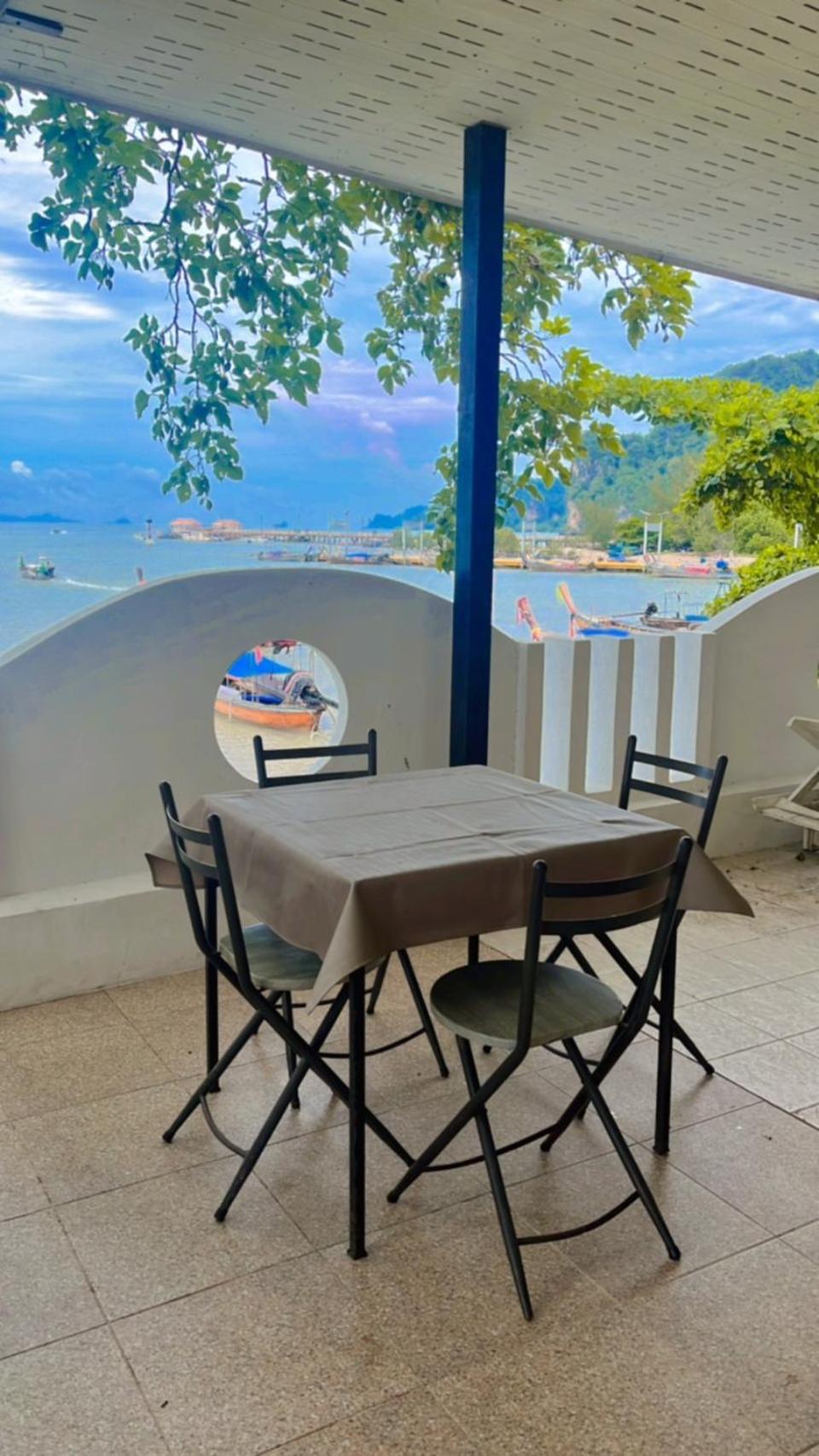 Chom By The Sea Hotell Ao Nam Mao Eksteriør bilde